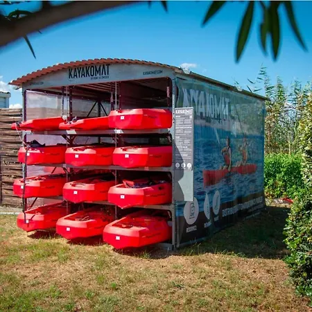 Camping Mobile-home 3 Avec Terrasse - Api-1-52-894 Marseillan (Herault)